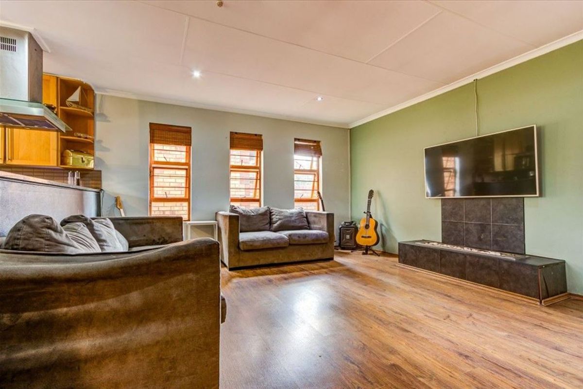 Elegant Family Home with Modern Comforts - Photo 2