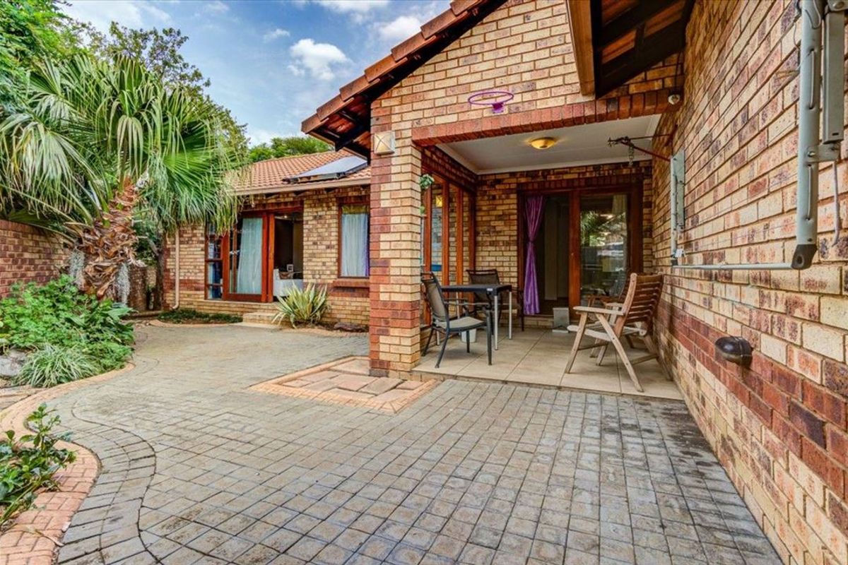 Elegant Family Home with Modern Comforts - Photo 3