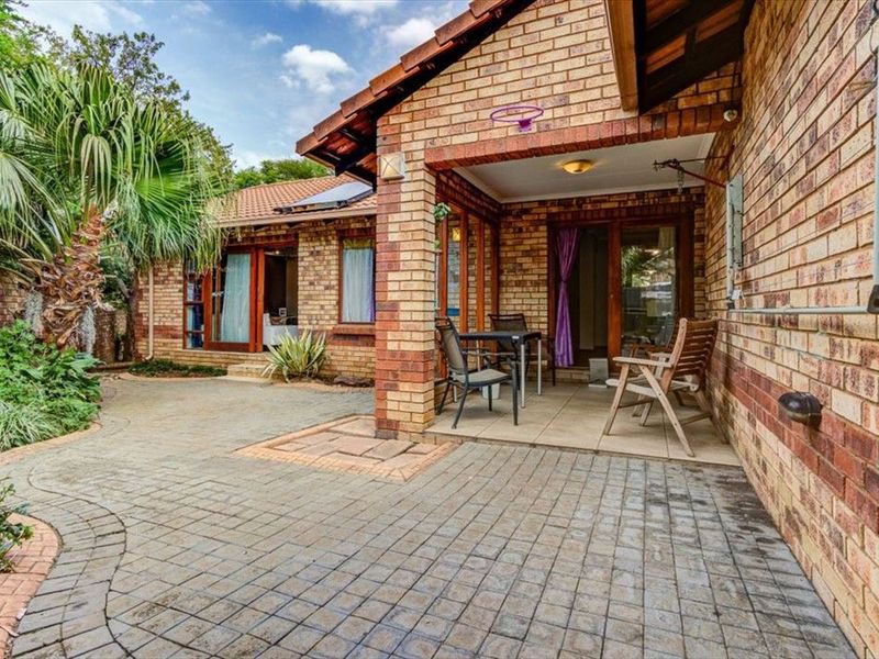 Elegant Family Home with Modern Comforts - Photo 3