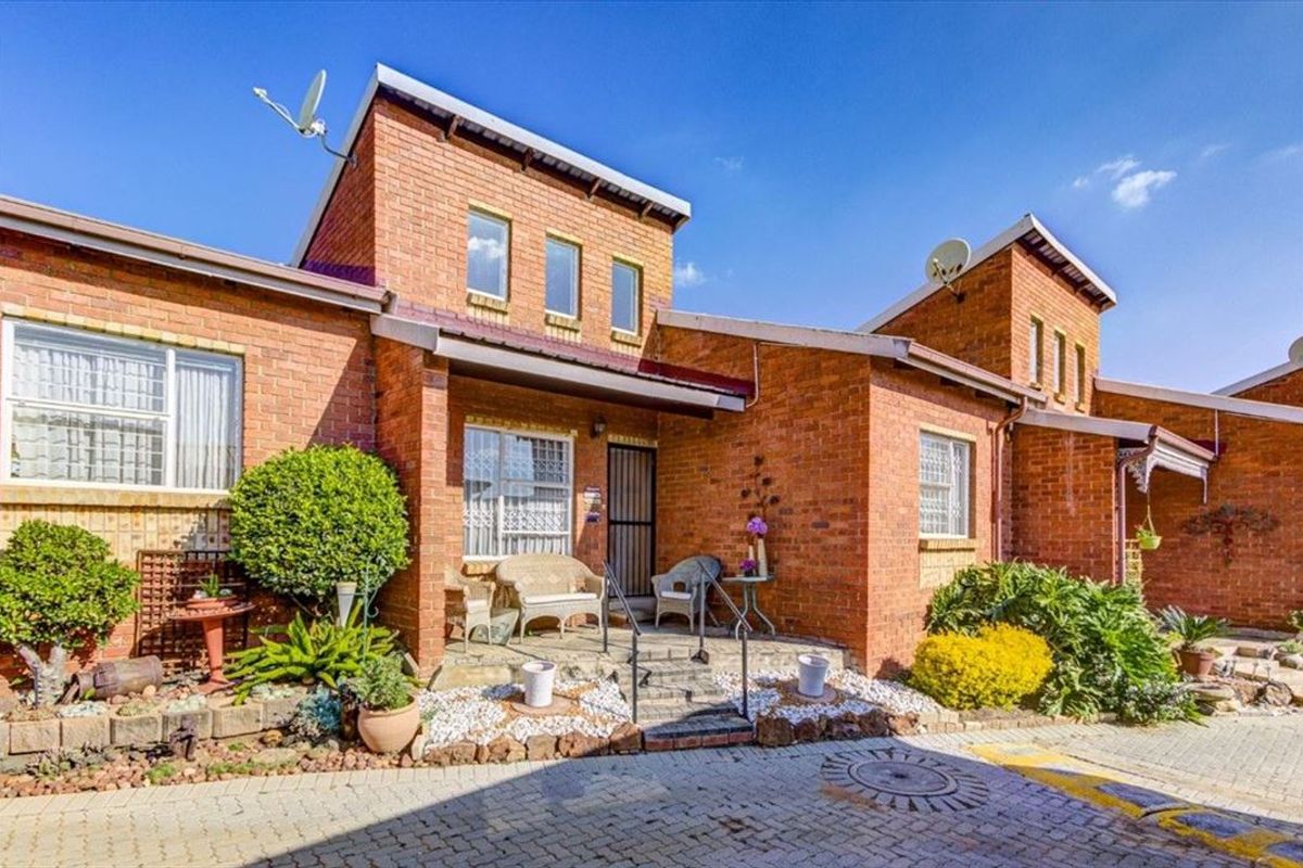 Modern Living in a Compact and Comfortable Home - Photo 3