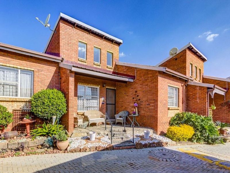 Modern Living in a Compact and Comfortable Home - Photo 3