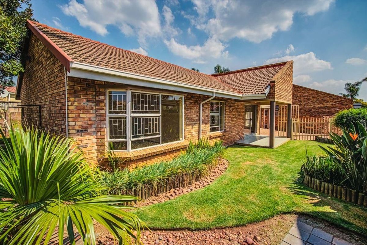 2 Bed Town house in Glen Marais for Sale - Photo 3