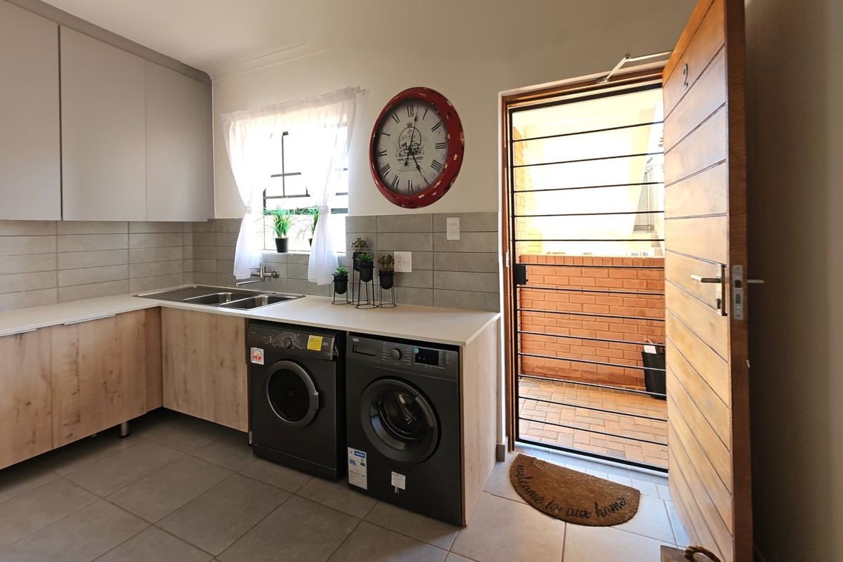 2 Bedroom 2 Bathroom apartment to rent at Olive Wood Village North, Kempton Park. - Photo 2