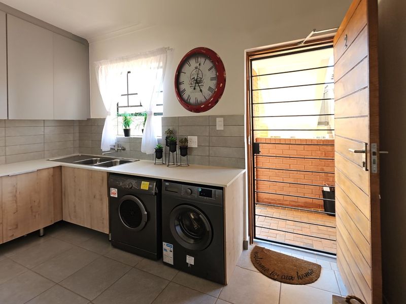 2 Bedroom 2 Bathroom apartment to rent at Olive Wood Village North, Kempton Park. - Photo 2