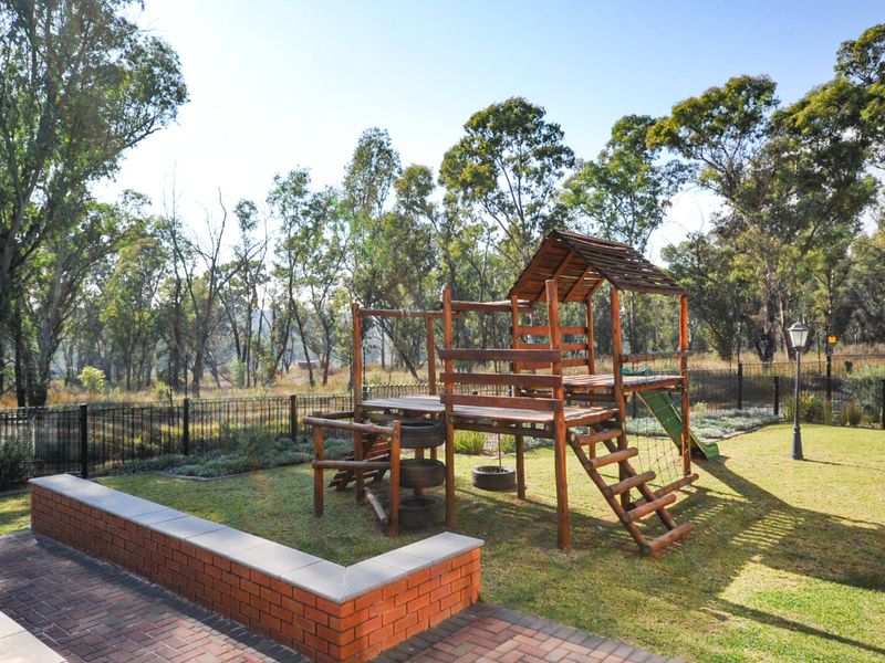 1 Bedroom, 1 Bathroom Apartment for sale in Fish Eagle View, Modderfontein! - Photo 2