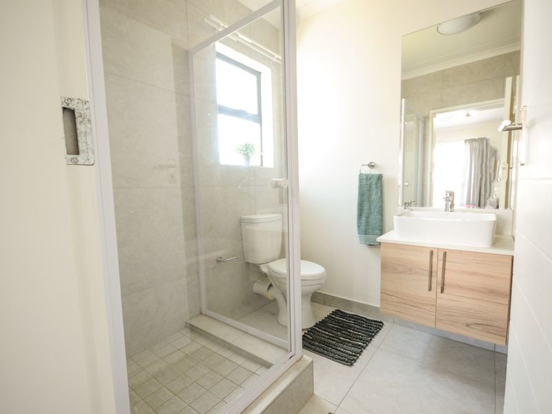 1 Bedroom, 1 Bathroom Apartment for sale in Fish Eagle View, Modderfontein! - Photo 10