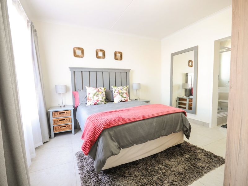 1 Bedroom, 1 Bathroom Apartment for sale in Fish Eagle View, Modderfontein! - Photo 9