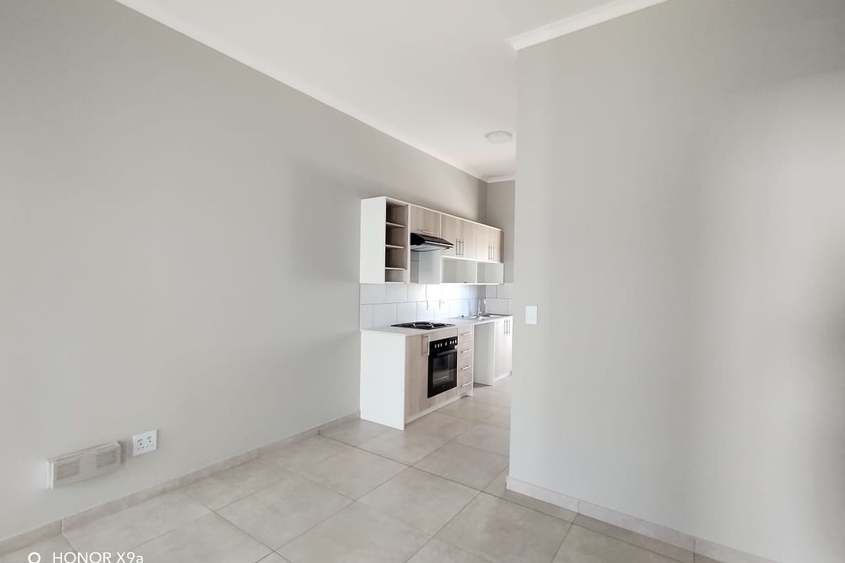 Modern Two-Bedroom Apartment to Rent in  R7,600 - Photo 3