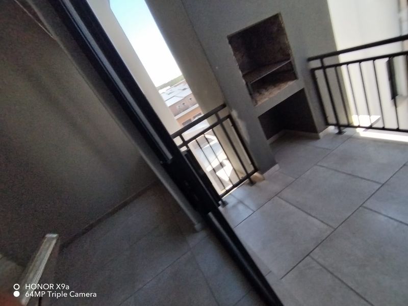 Modern Two-Bedroom Apartment to Rent in  R7,600 - Photo 10