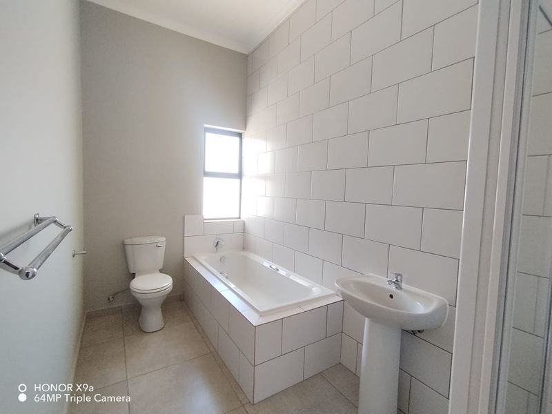 Modern Two-Bedroom Apartment to Rent in  R7,600 - Photo 8