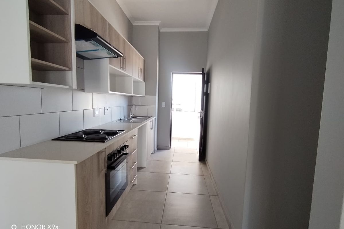 Modern Two-Bedroom Apartment to Rent in  R7,600 - Photo 2