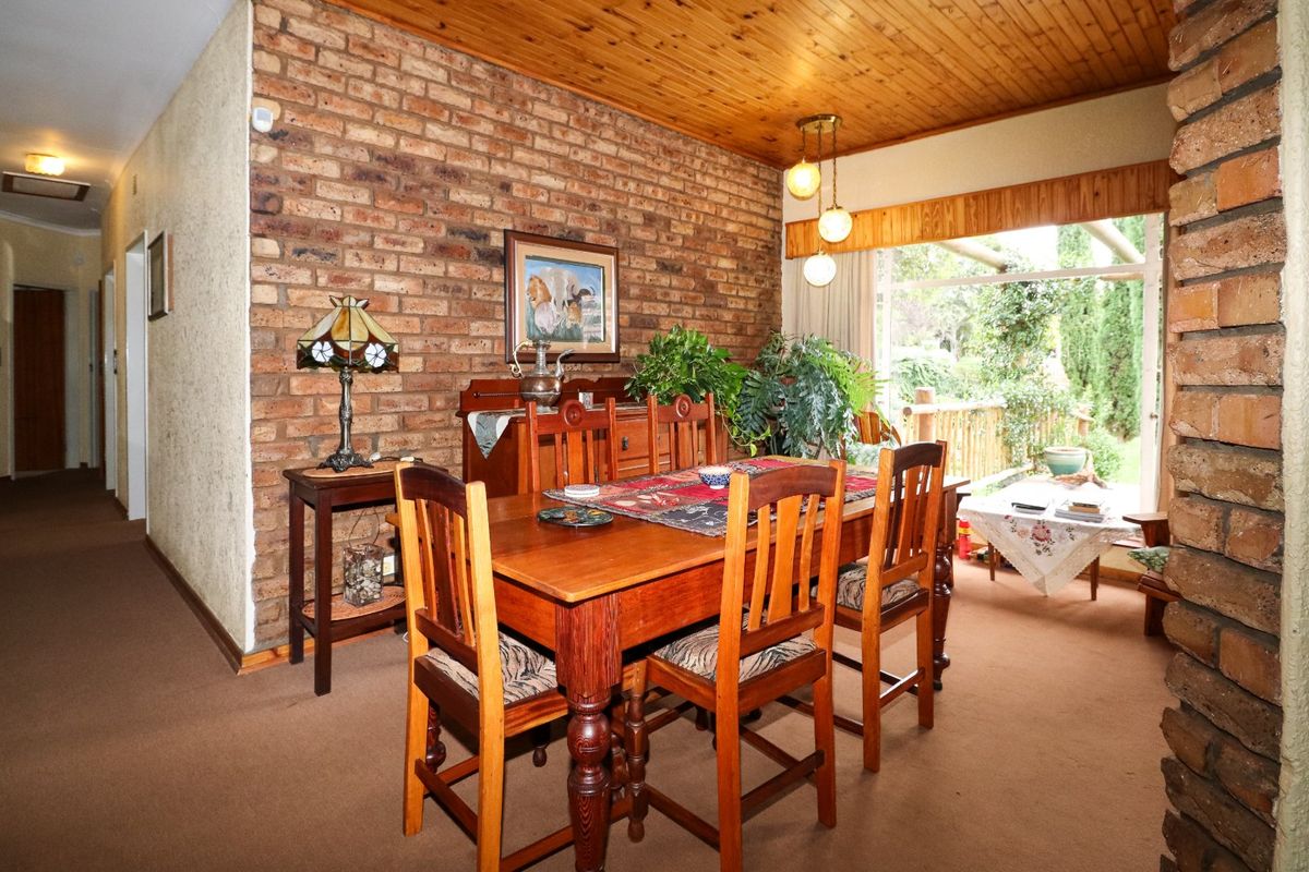 Spacious Home with Unique Layout & Solar Backup - Photo 5