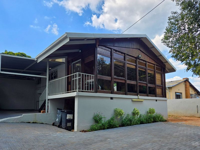 3 Bedroom House with Two Flatlets and Extras - Photo 5