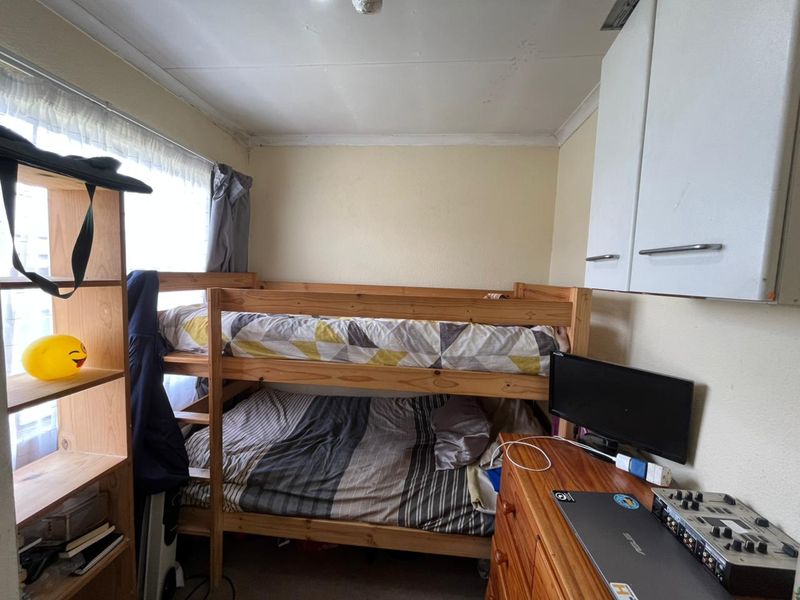 CHARMING TOWNHOUSE IN PRIME REMBBRANT PARK LOCATION - Photo 6