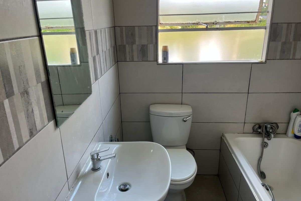 CHARMING TOWNHOUSE IN PRIME REMBBRANT PARK LOCATION - Photo 4