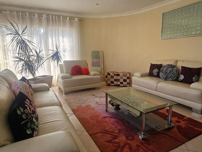 Ground Floor Maisonette | Clare Estate - Photo 3