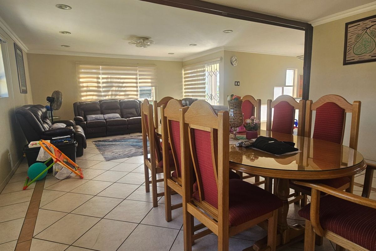 Upstairs Maisonette | Clare Estate - Photo 3