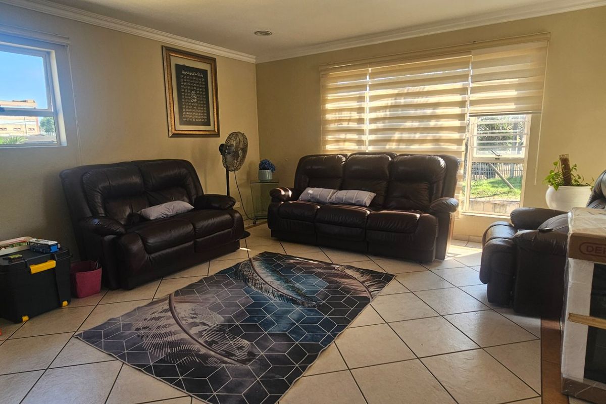 Upstairs Maisonette | Clare Estate - Photo 2