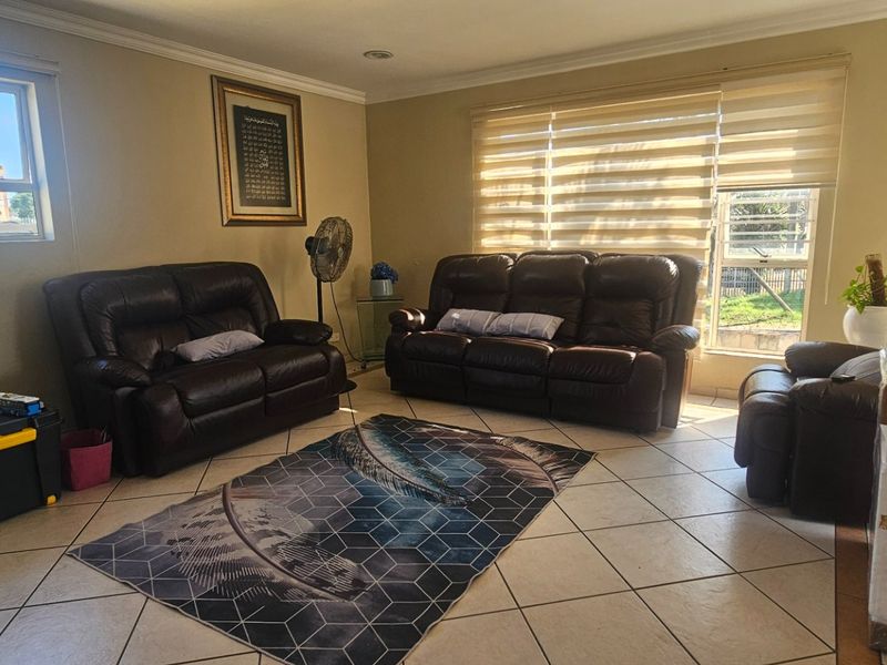 Upstairs Maisonette | Clare Estate - Photo 2