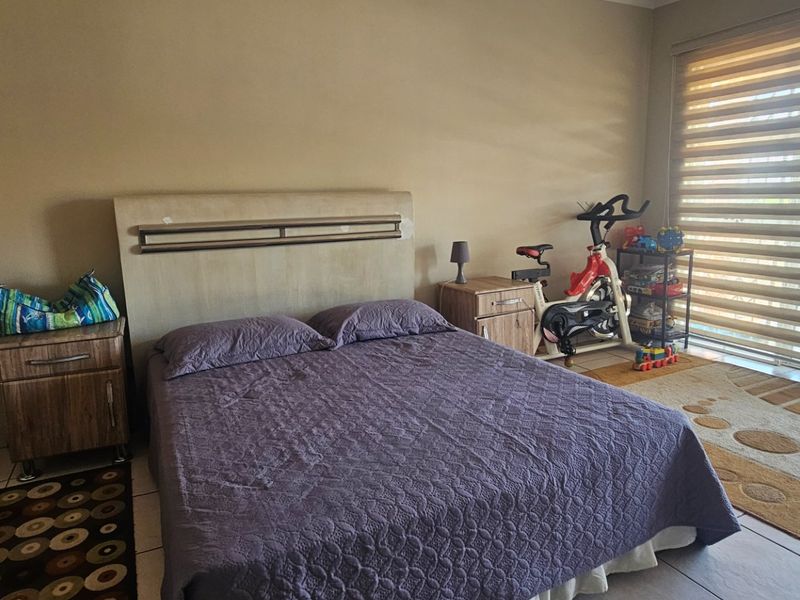 Upstairs Maisonette | Clare Estate - Photo 10