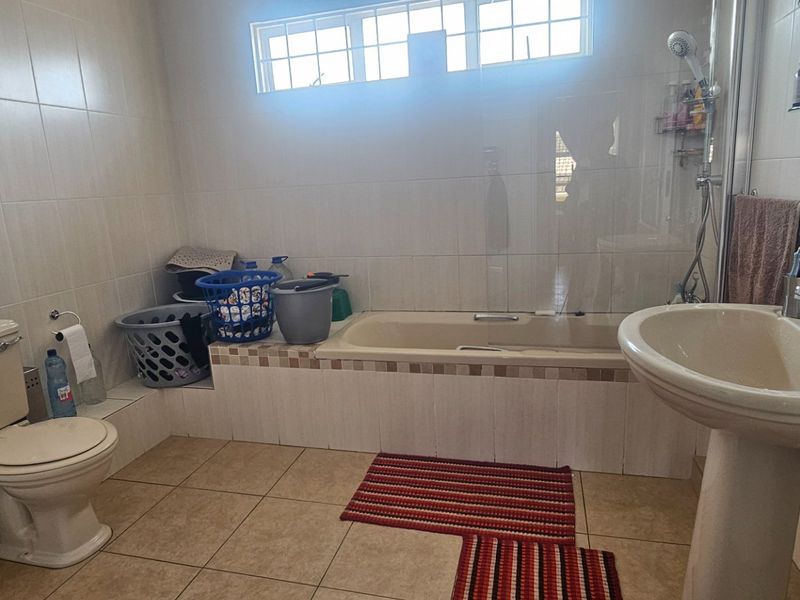 Upstairs Maisonette | Clare Estate - Photo 9