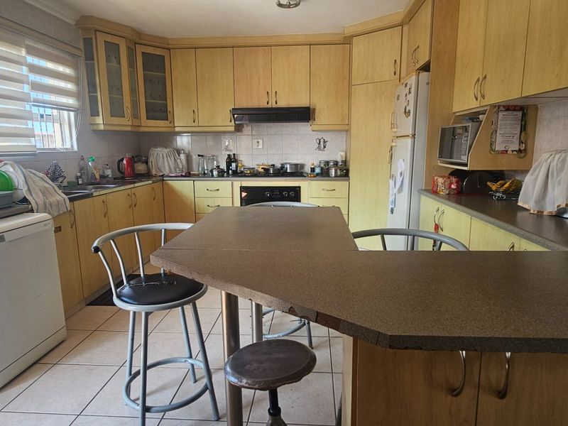 Upstairs Maisonette | Clare Estate - Photo 6