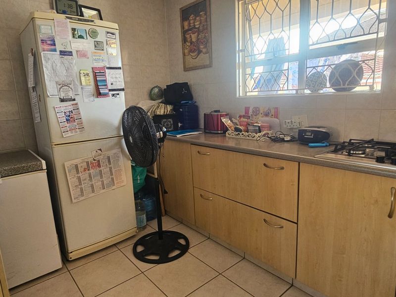 Upstairs Maisonette | Clare Estate - Photo 5