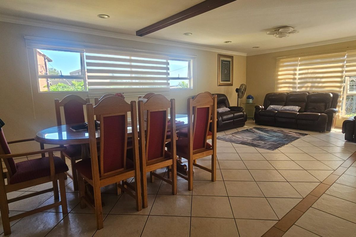 Upstairs Maisonette | Clare Estate - Photo 4