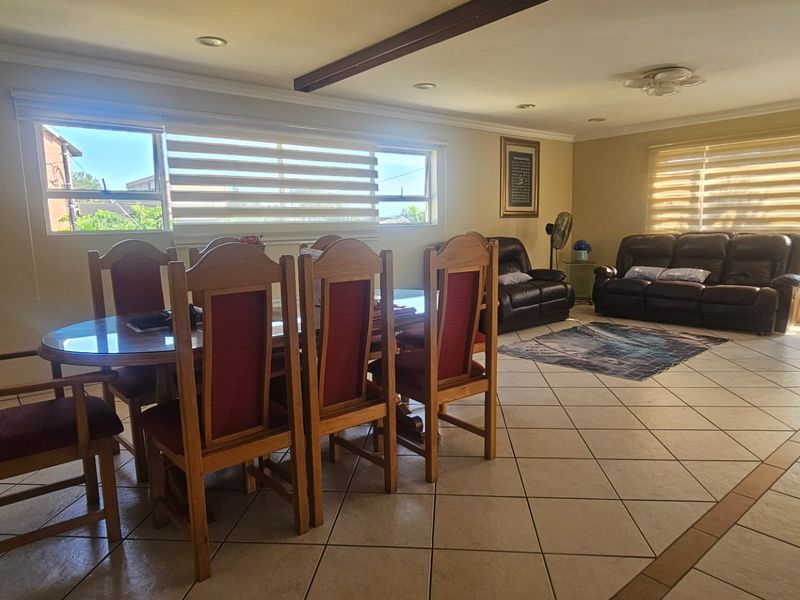 Upstairs Maisonette | Clare Estate - Photo 4