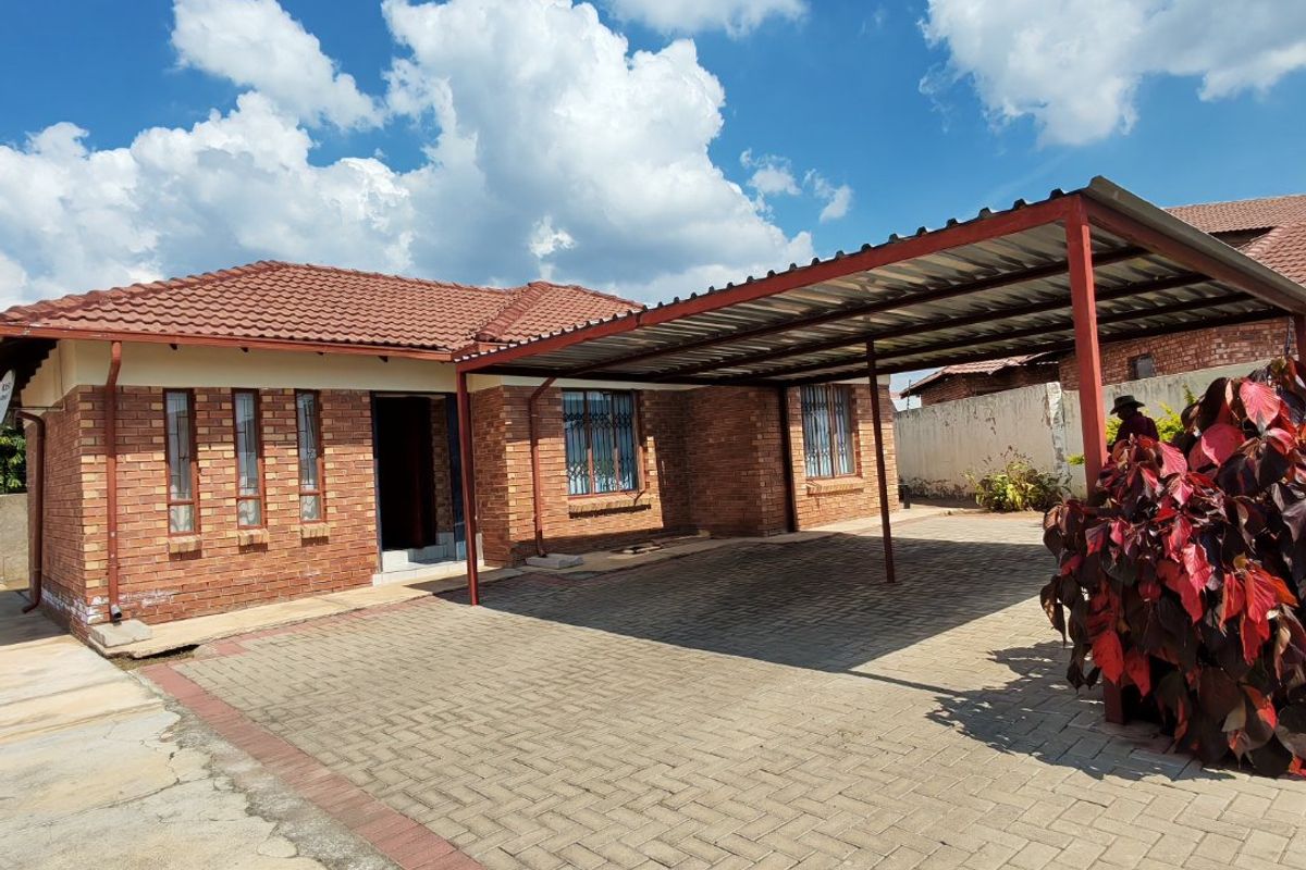 Spacious 3-Bedroom Family Home in Ivy Park – Secure with Carport for 4 Cars - Photo 2