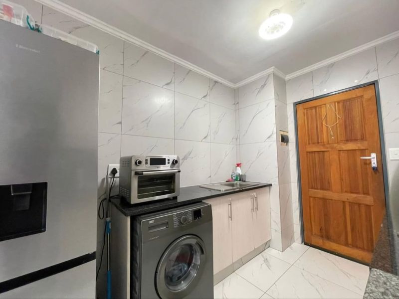 2 Bedroom 1 Bathroom Apartment For Sale - Photo 4