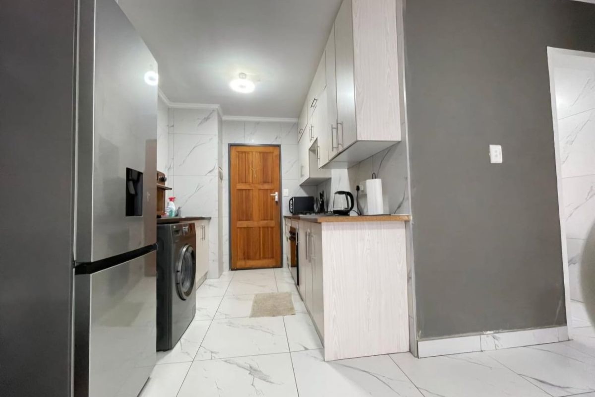 2 Bedroom 1 Bathroom Apartment For Sale - Photo 3