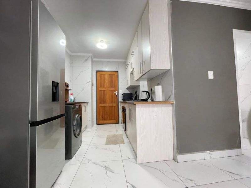 2 Bedroom 1 Bathroom Apartment For Sale - Photo 3