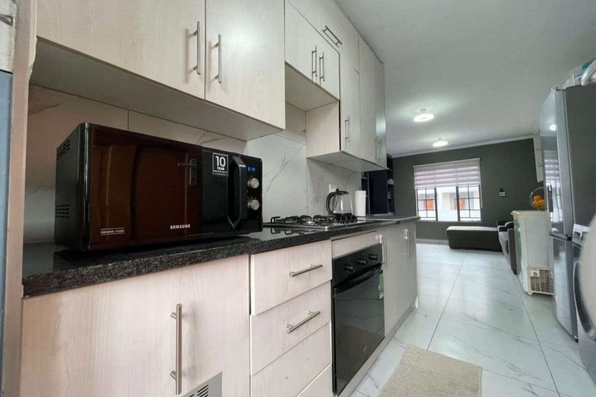 2 Bedroom 1 Bathroom Apartment For Sale - Photo 2