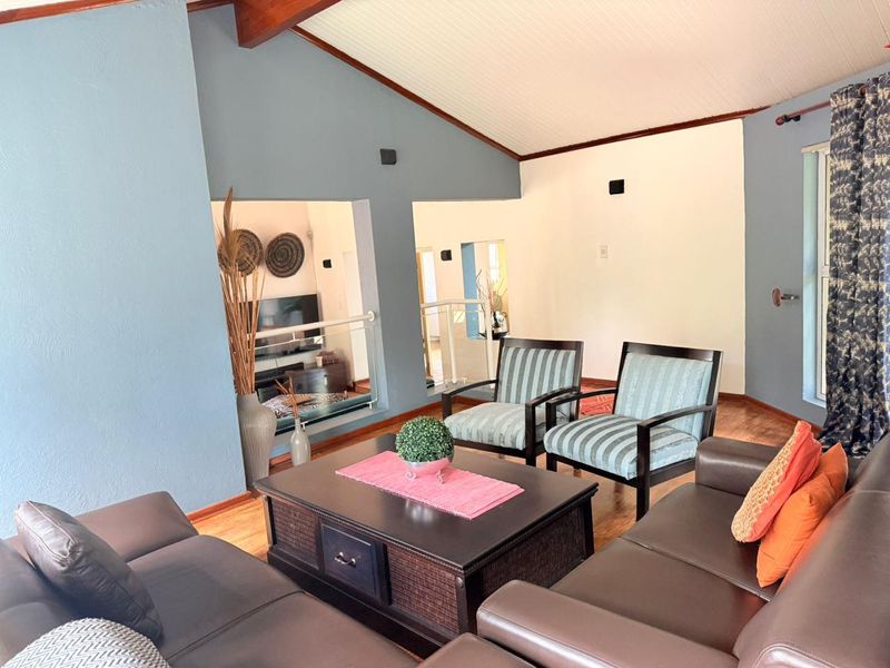 Spacious 3 Bedroom Family Home With large Pet friendly Garden - Photo 5