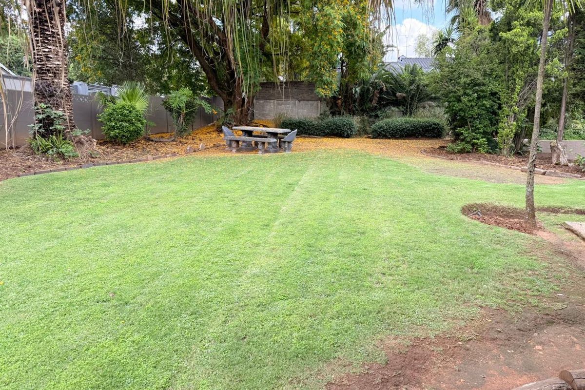 Spacious 3 Bedroom Family Home With large Pet friendly Garden - Photo 3