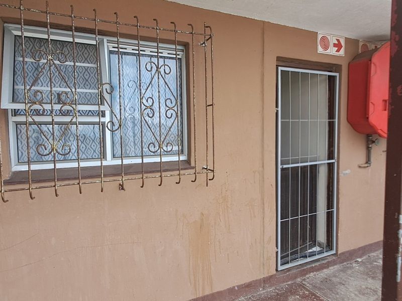 Cozy two bed flat in Buffalo Flats, Egoli - Photo 1