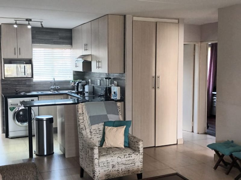 Glen Marais groundfloor Beauty! - Photo 3