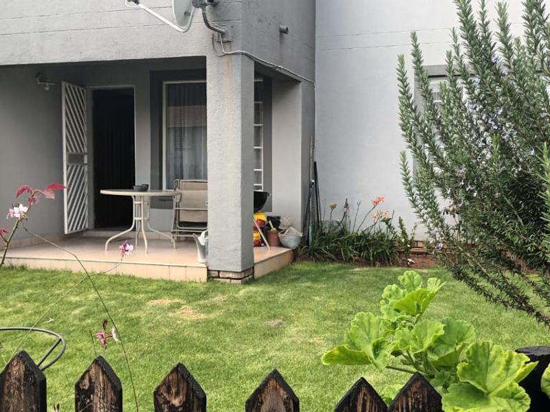 Glen Marais groundfloor Beauty! - Photo 2