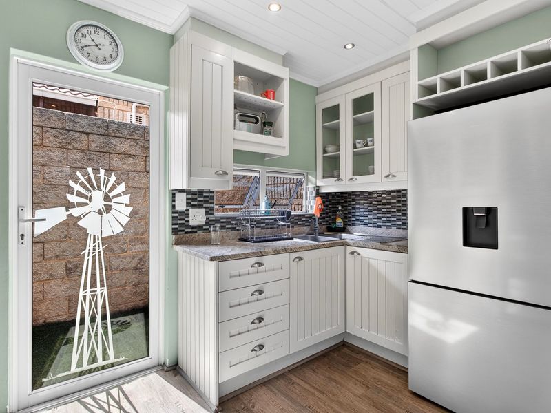 Spacious Multi-Level Townhouse Designed for Living and Entertaining - Photo 7