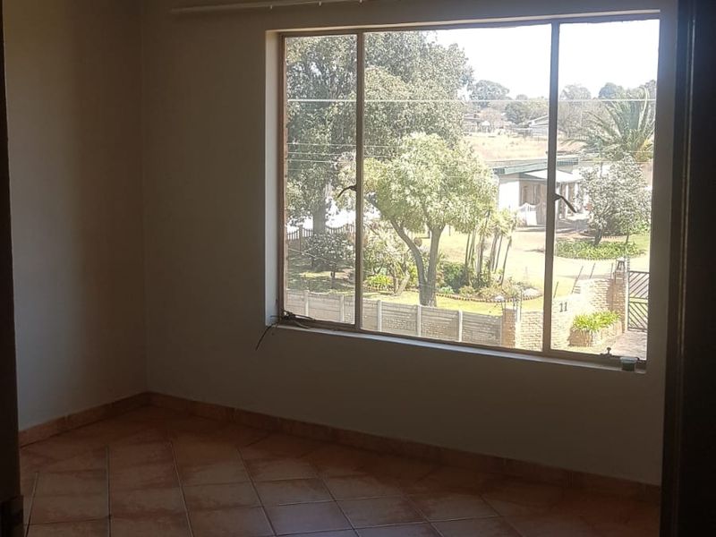 2 Bed Flat/Apartment in Greenhills with communal pool - Photo 10