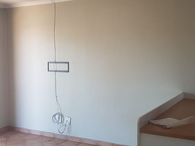 2 Bed Flat/Apartment in Greenhills with communal pool - Photo 9