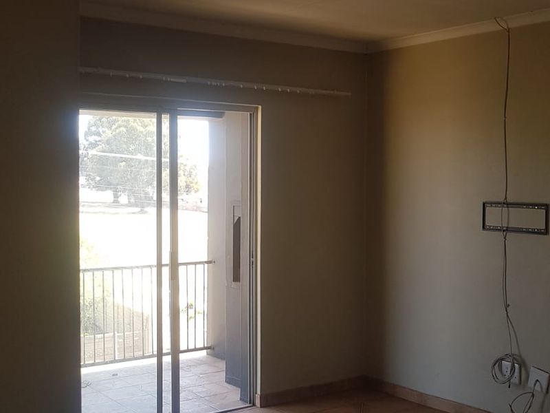 2 Bed Flat/Apartment in Greenhills with communal pool - Photo 8