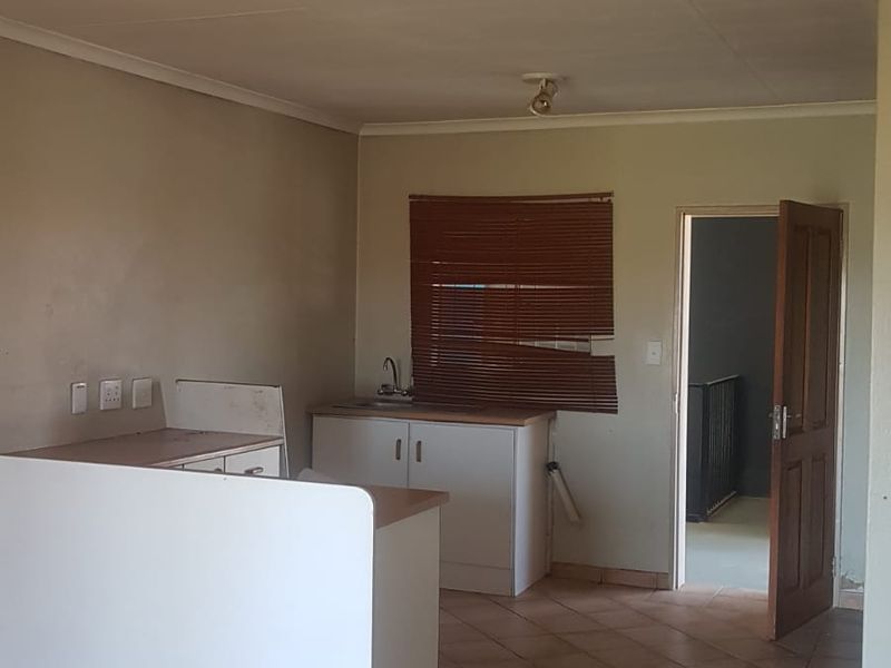 2 Bed Flat/Apartment in Greenhills with communal pool - Photo 7