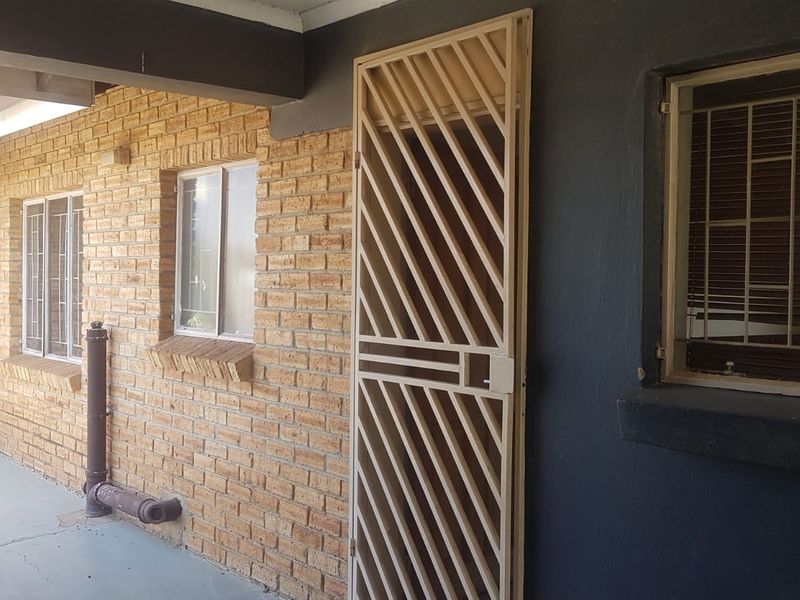 2 Bed Flat/Apartment in Greenhills with communal pool - Photo 6