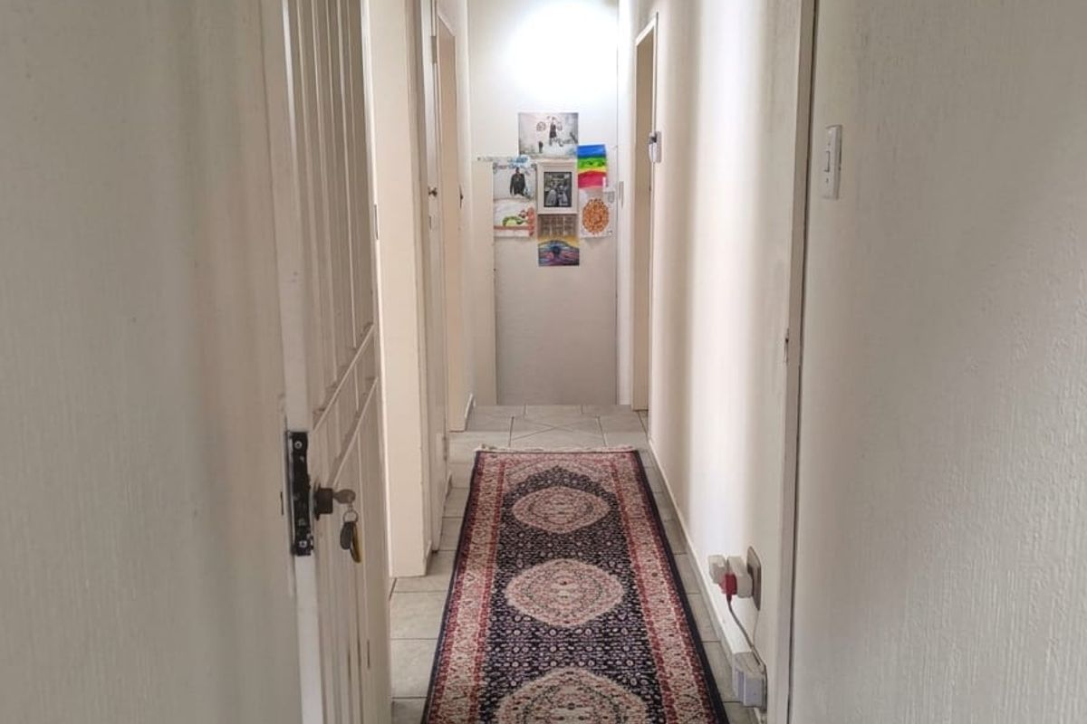 Elegant  Family Home with Private Pool & Exceptional Entertainment Spaces in Edenburg - Photo 3