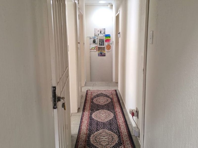 Elegant  Family Home with Private Pool & Exceptional Entertainment Spaces in Edenburg - Photo 3