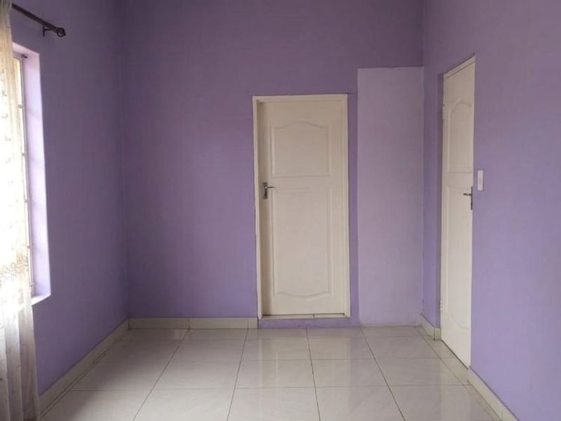 Elegant  Family Home with Private Pool & Exceptional Entertainment Spaces in Edenburg - Photo 10