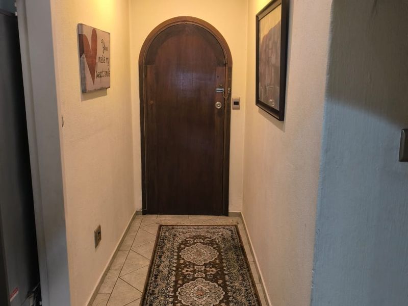 Elegant  Family Home with Private Pool & Exceptional Entertainment Spaces in Edenburg - Photo 2