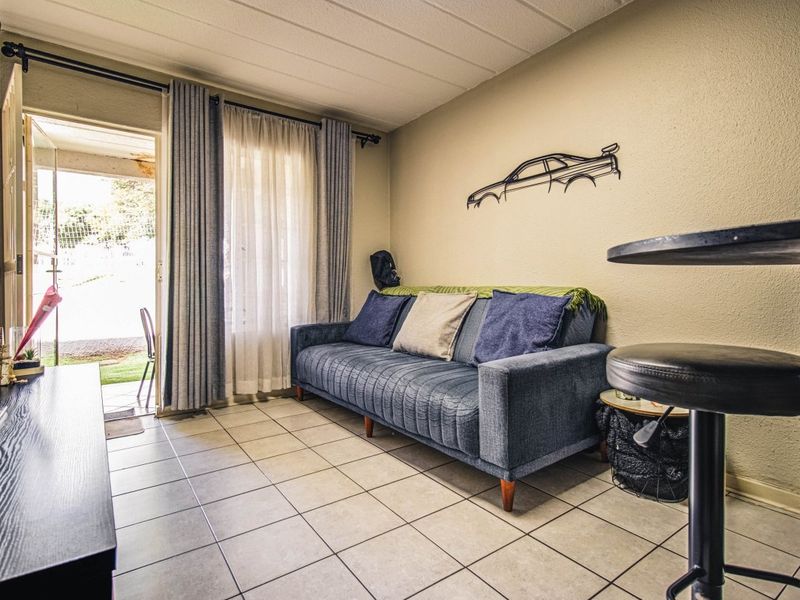 Chic Edenvale Townhouse with Secure Living - Photo 7